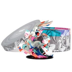 Limited Edition Louis De Guzman × Looney Tunes - A Wild Hare Bugs Bunny Figure